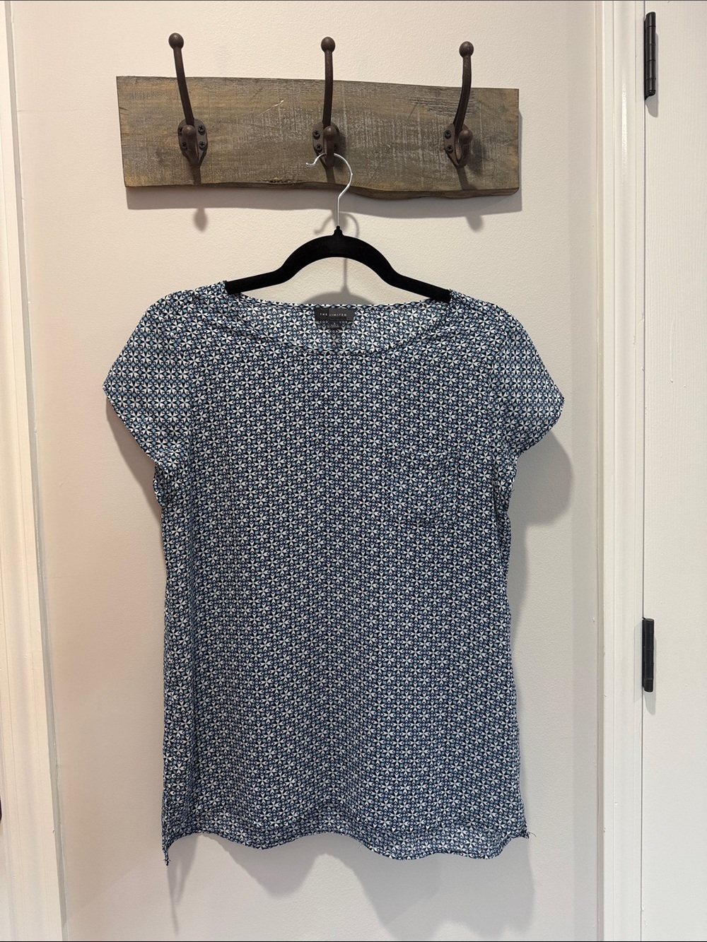 The Limited Women’s Blouse Navy Print Cap Sleeve Top Size Small